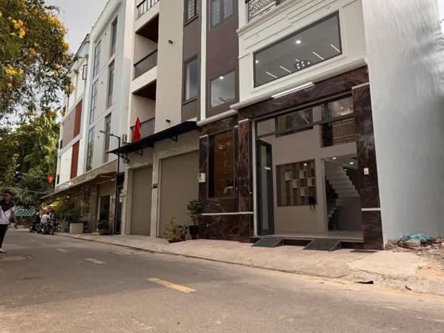 Nhà mặt phố bán tại Khuôn viên UBND Thành phố Hồ Chí Minh, Thành phố Hồ Chí Minh