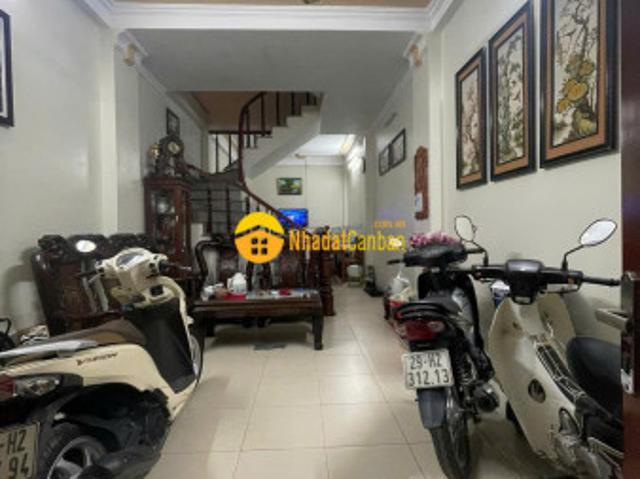 Nhà mặt phố bán