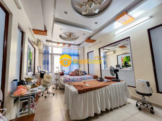 Nhà mặt phố bán