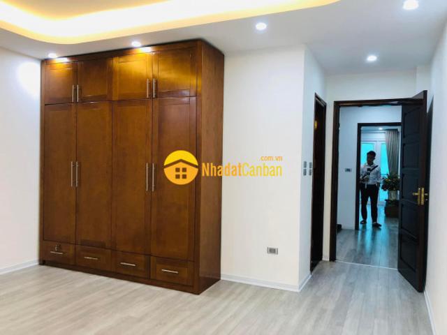 Nhà mặt phố bán