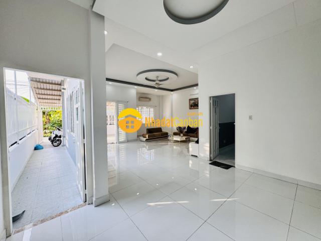 Nhà mặt phố bán