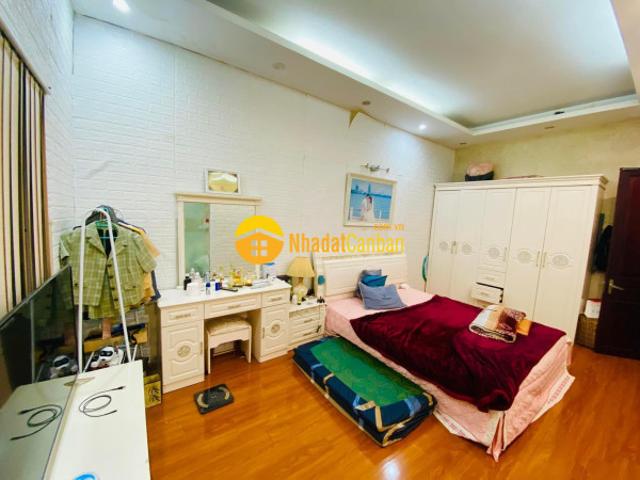 Nhà mặt phố bán