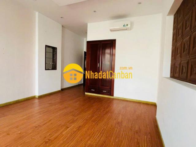 Nhà mặt phố bán