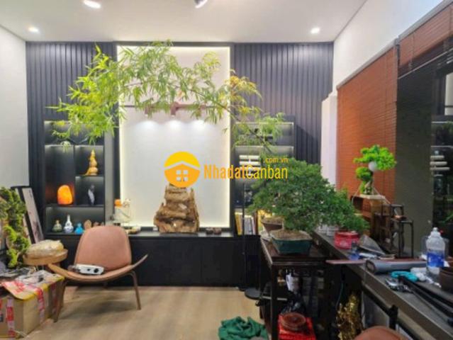 Nhà mặt phố bán