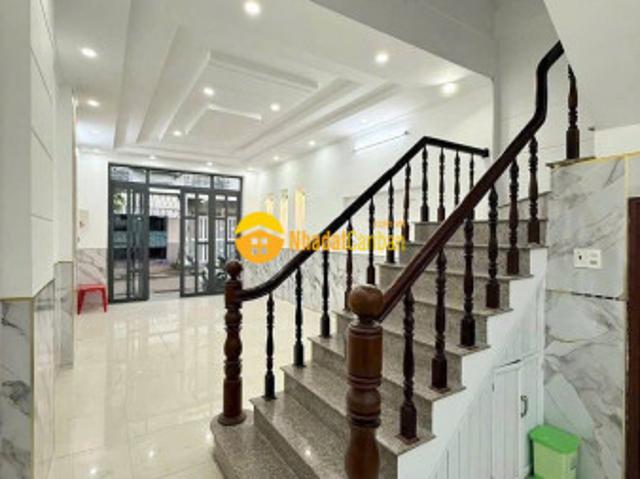 Nhà mặt phố bán