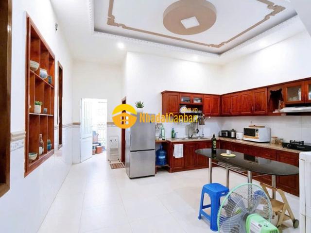 Nhà mặt phố bán