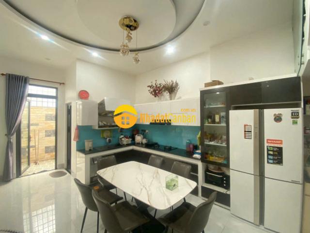 Nhà mặt phố bán