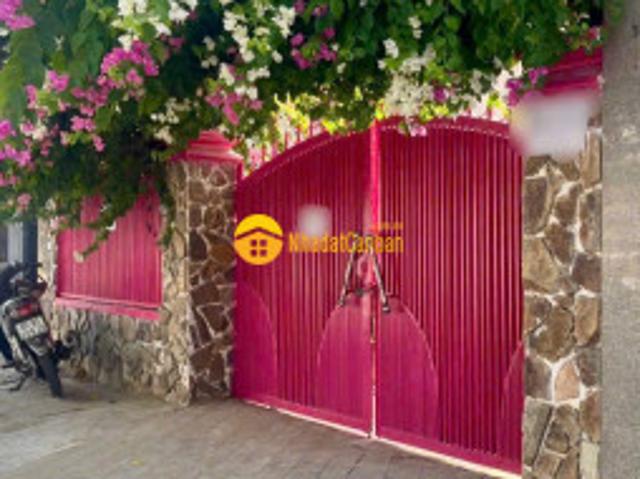 Nhà mặt phố bán