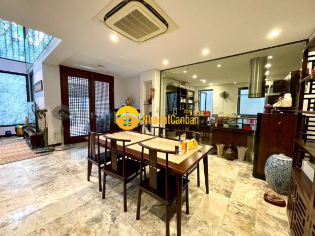 Nhà mặt phố bán