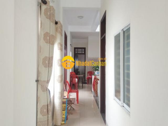 Nhà mặt phố bán