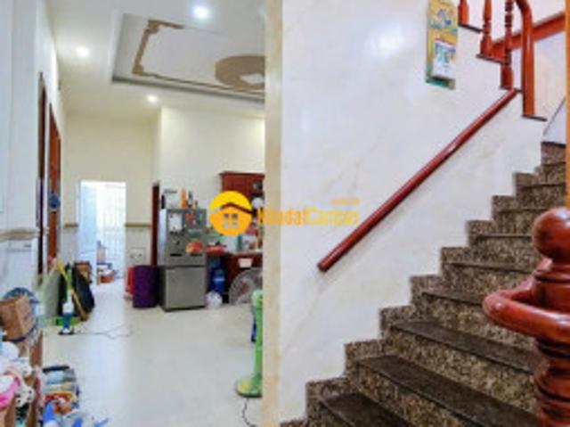 Nhà mặt phố bán