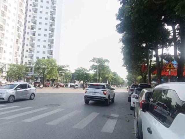 Nhà mặt phố bán