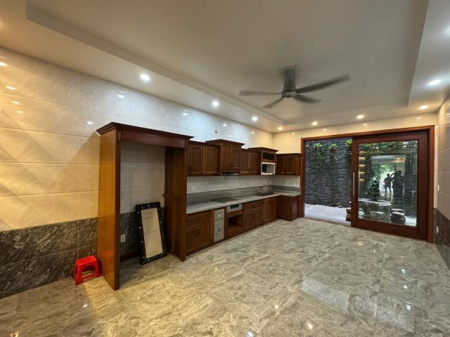 Nhà mặt phố bán