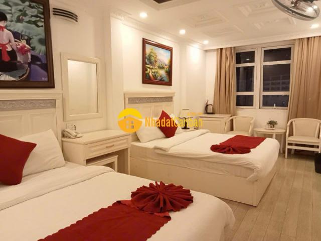 Nhà mặt phố bán
