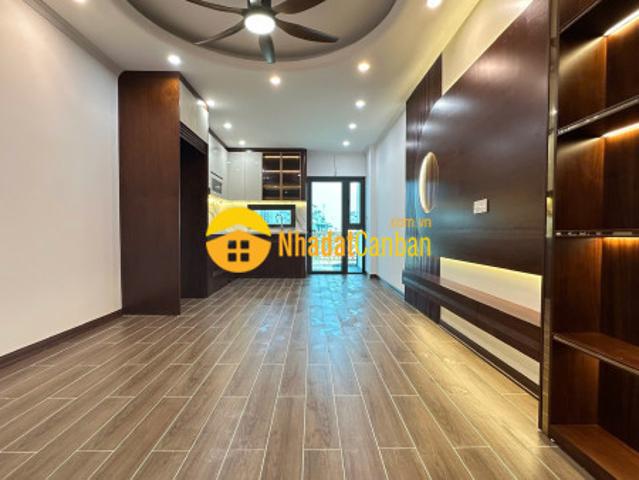 Nhà mặt phố bán