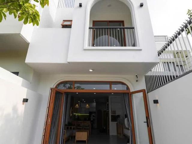 Nhà mặt phố bán