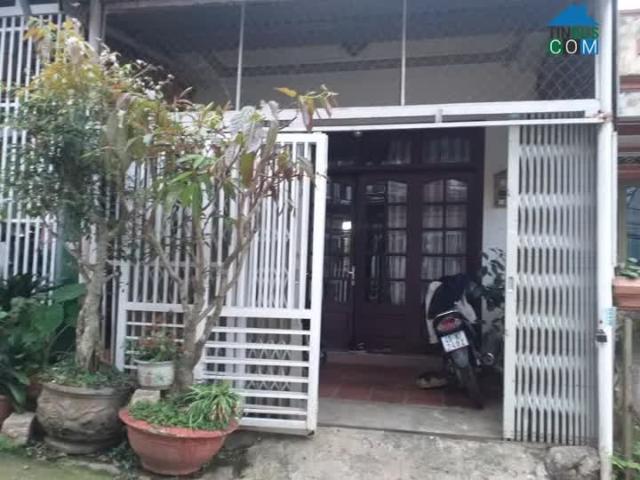 Nhà mặt phố bán
