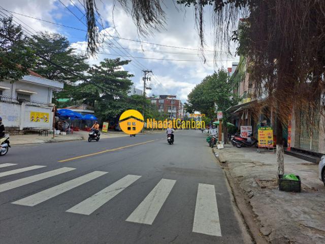 Nhà mặt phố bán