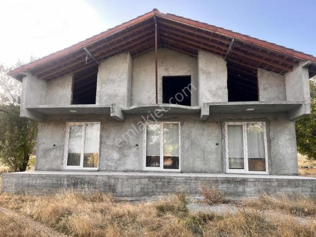 Hatipler, Banaz içerisinde satılık Villa