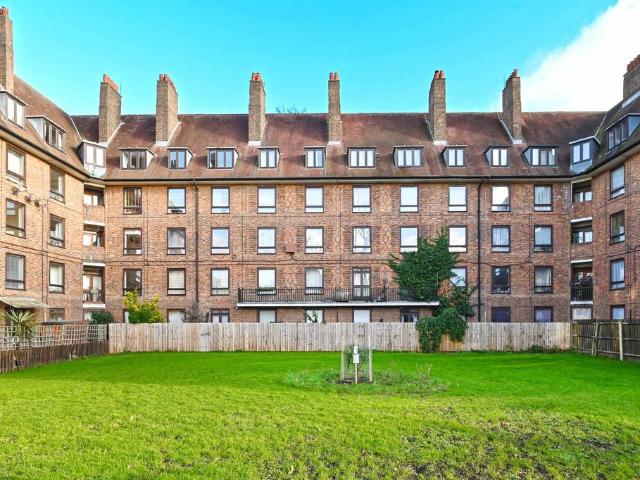 Apartment for rent in Victoria Park Village, Greater London