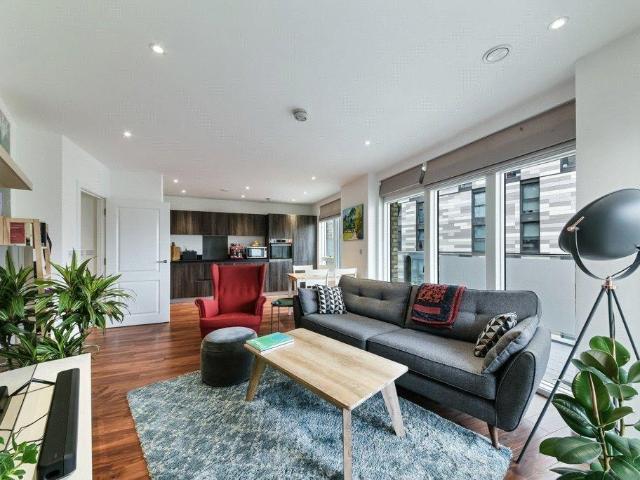 Apartment for rent in Poplar Grove, Greater London