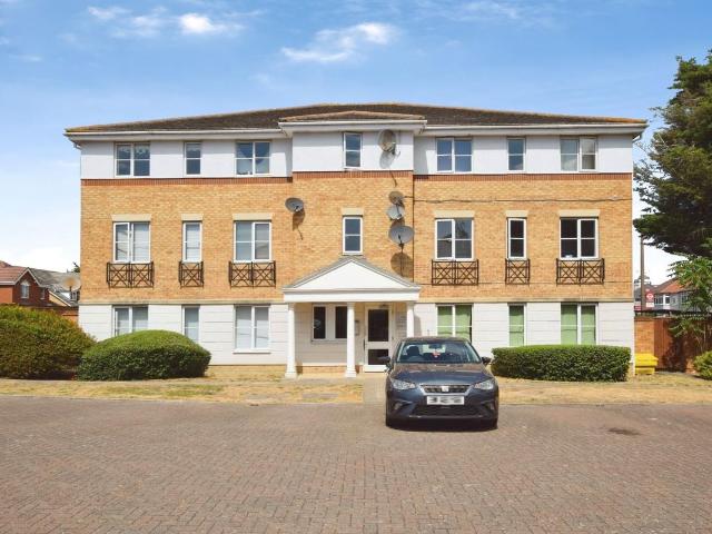 Apartment for rent in Rush Green, Greater London