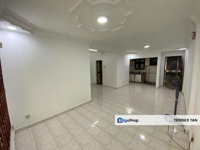 Flat for rent in Bandar Baru Permas Jaya, Kampung Senibong