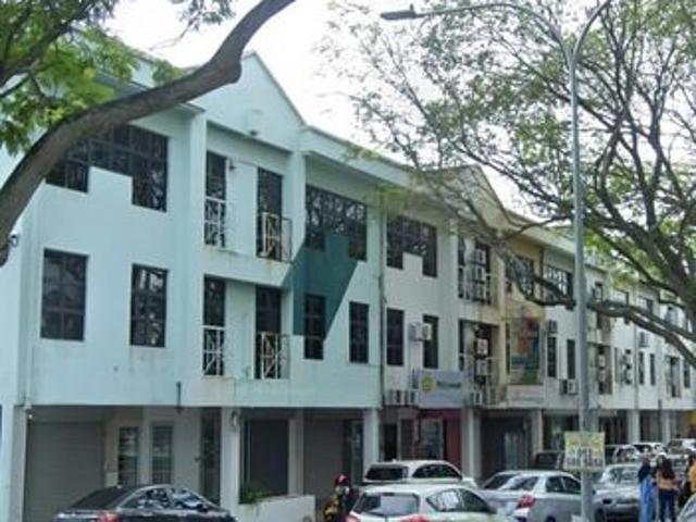 Shop for rent in Kuala Lumpur, Country Heights Damansara