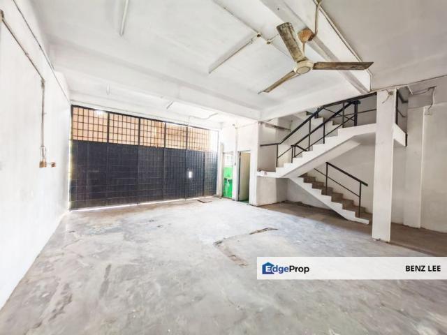 Warehouse for rent in Petaling, Alam Impian