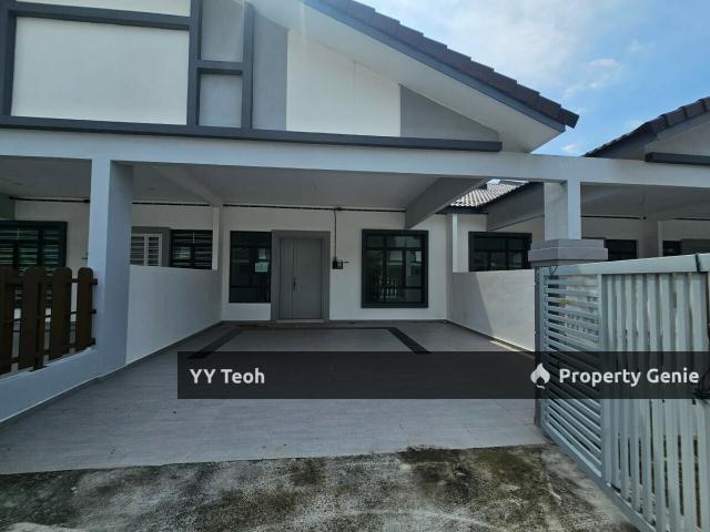 Terraced House for sale in Malaka