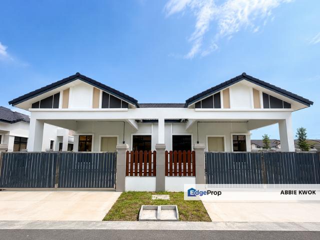 House for sale in Malaka
