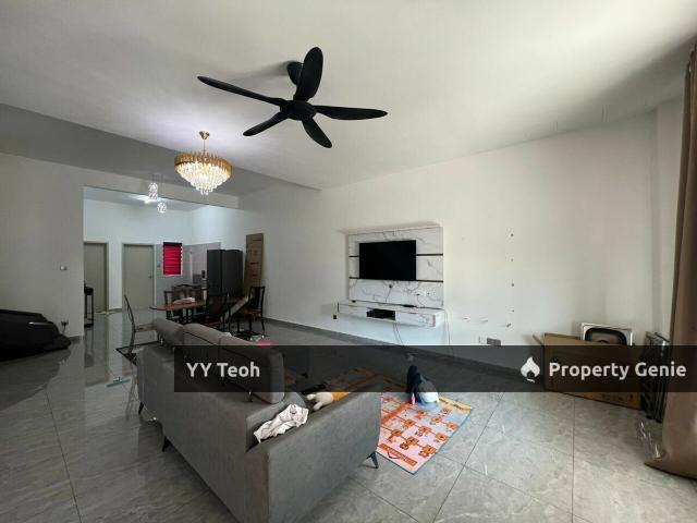 Terraced House for sale in Malaka