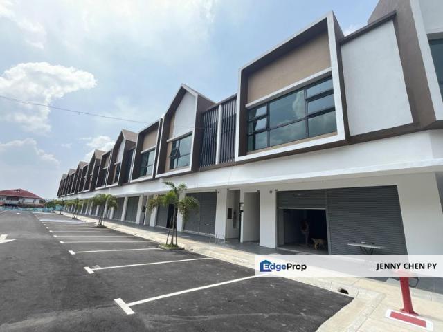Shop for rent in Petaling, Tanjong Sepat