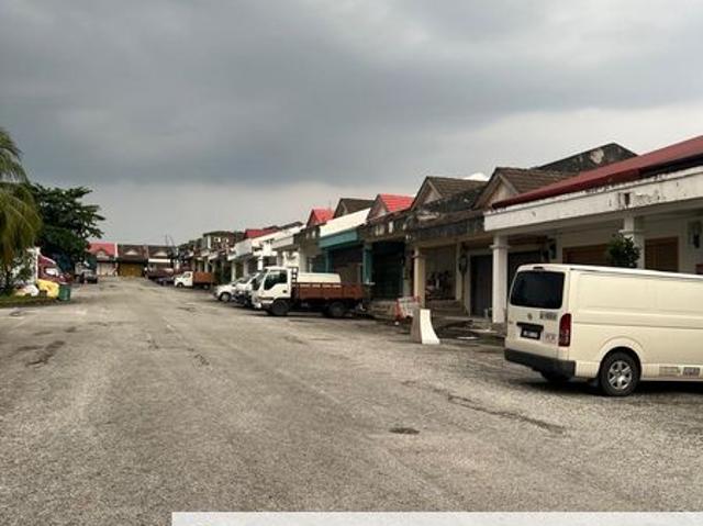Shop for rent in Petaling, Tanjong Sepat