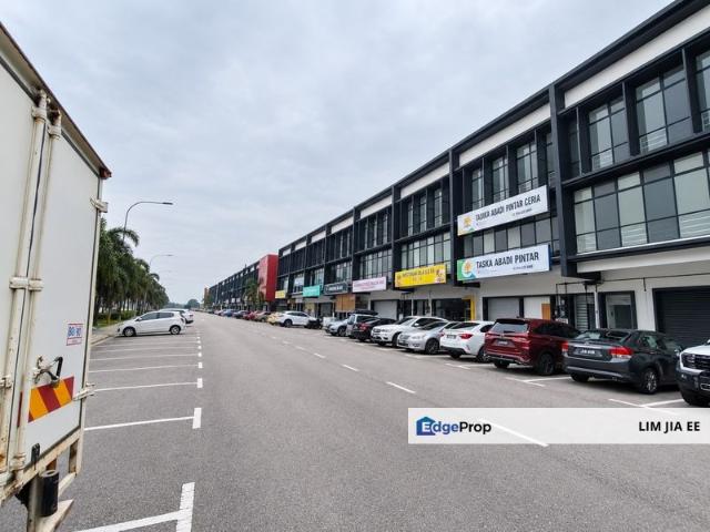 Shop for rent in Ulu Tiram, Johor Bahru