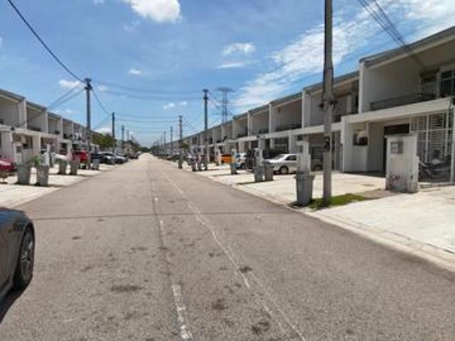 Townhouse for sale in Ulu Tiram, Johor