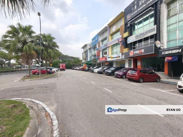 Shop for rent in Taman Perjiranan 10, Johor Bahru