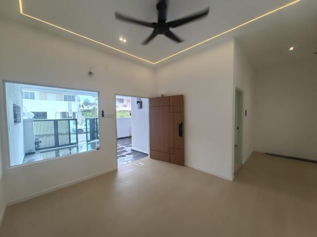 Terraced House for sale in Malaka