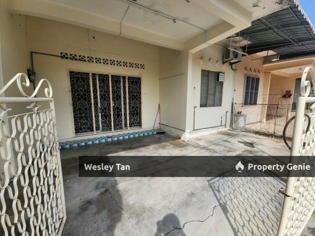 Terraced House for sale in Malaka