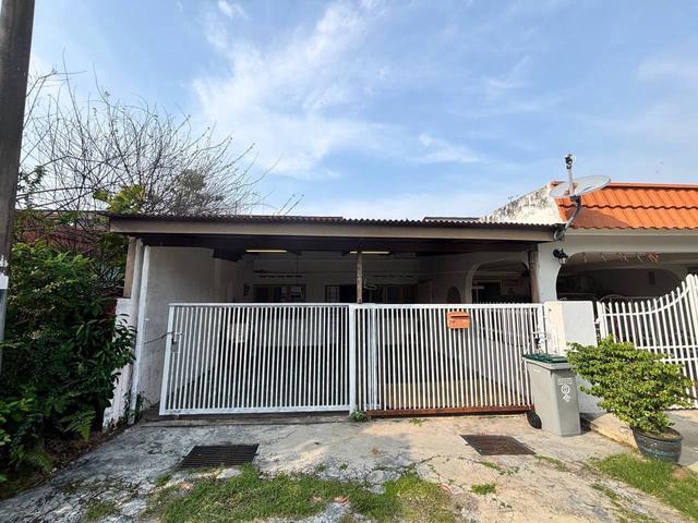 House for sale in Malaka