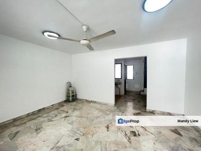 House for sale in Bandar Menjalara