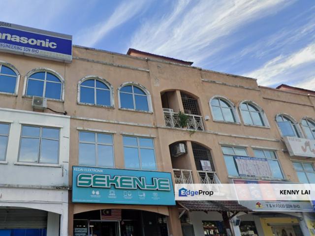 Shop for sale in Bandar Puteri 5, Majlis Bandaraya Subang Jaya