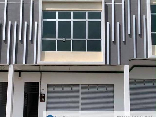 Shop for rent in Malaka