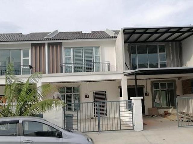 Terraced House for sale in Malaka