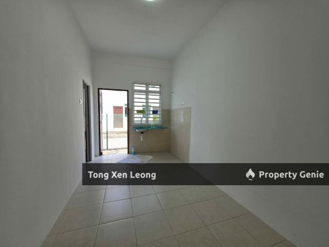 Terraced House for sale in Malaka