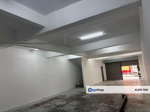 Shop for rent in Kajang, Langat