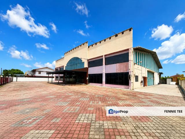 Shop for rent in Perak, Intan