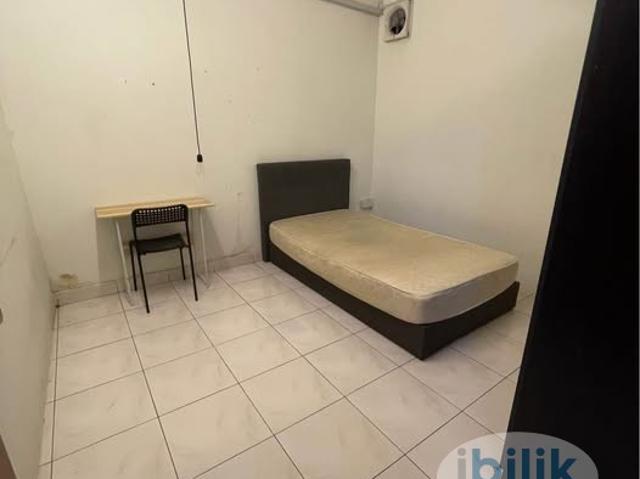 Room for rent in PJU 6, Petaling Jaya