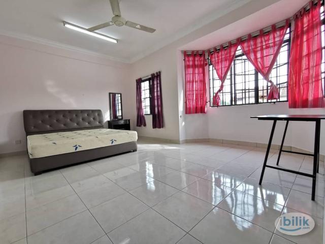 Room for rent in Petaling, Damansara Damai