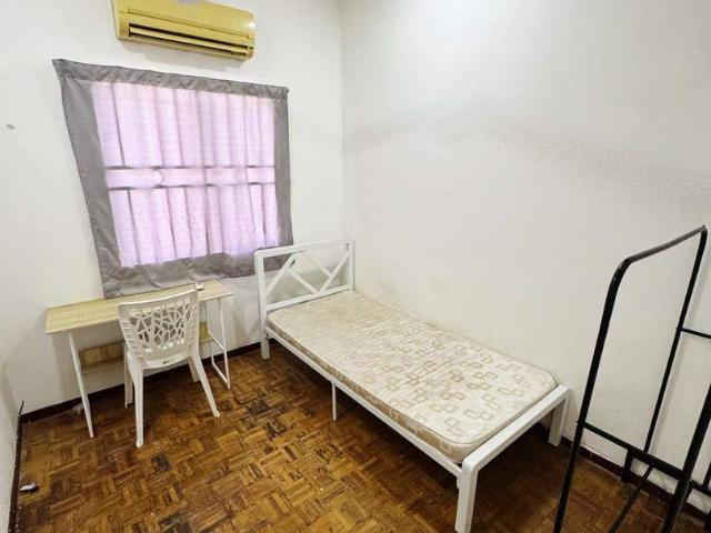 Room for rent in Petaling, Damansara Damai